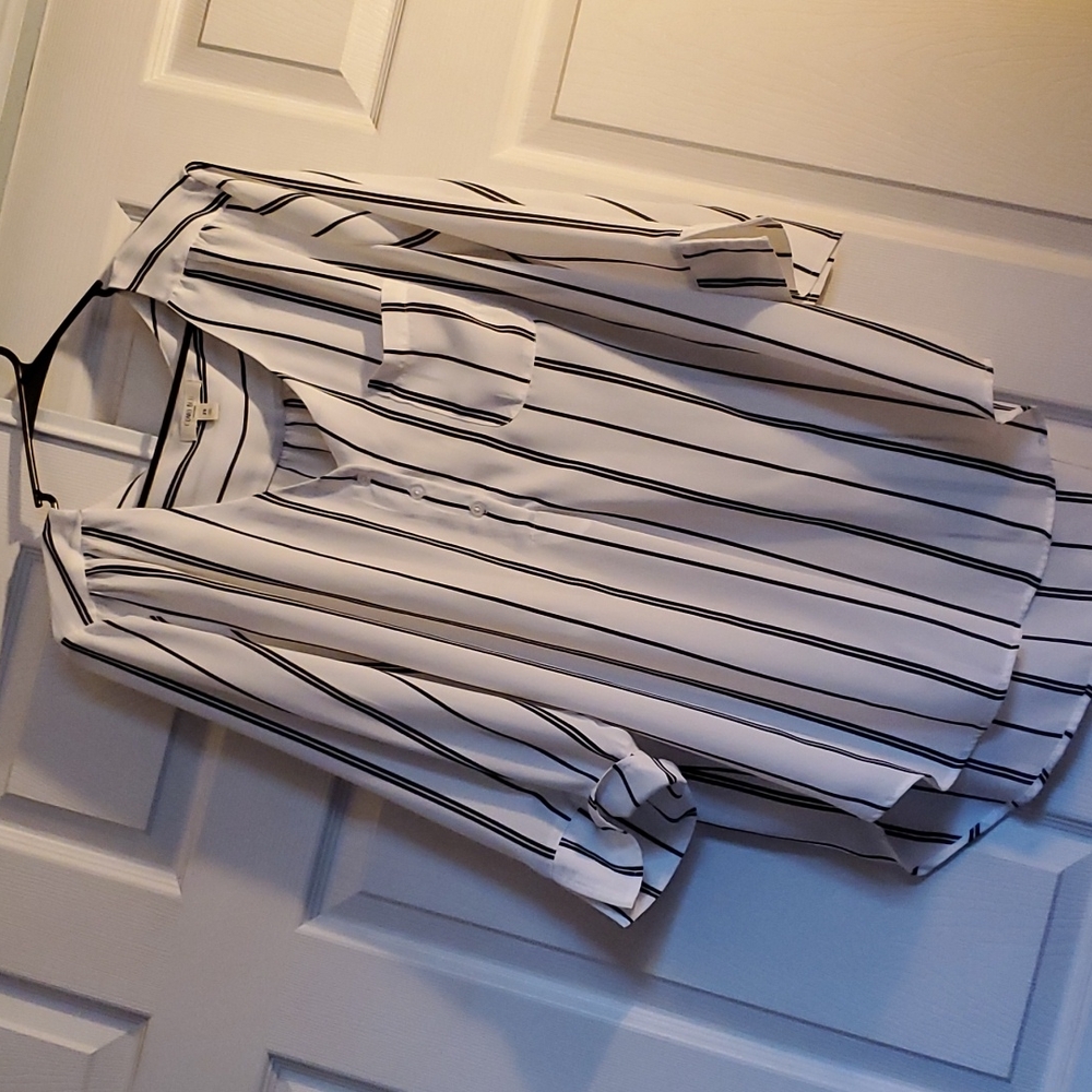 #52 - Striped Black and White 3/4 Sleeve Blouse